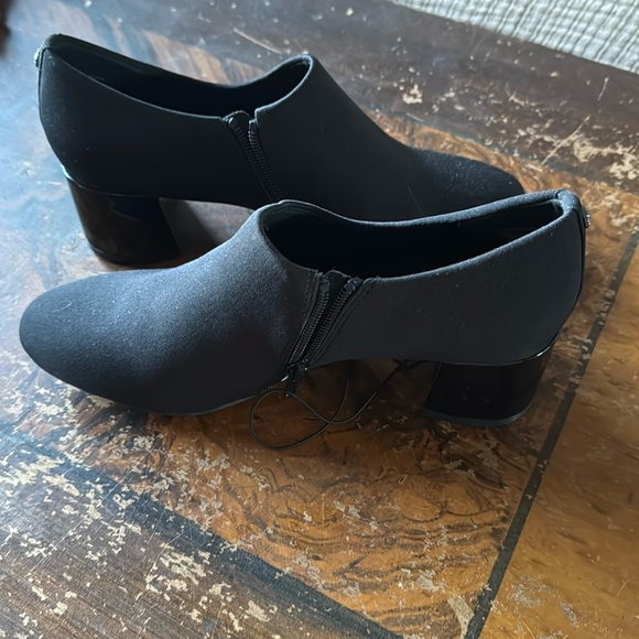 Ann Klein booties zip side - Picture 2 of 5